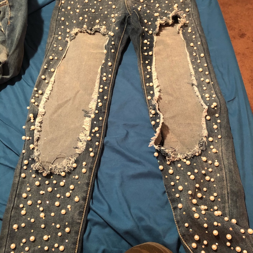 Cute ripped jeans with pearls